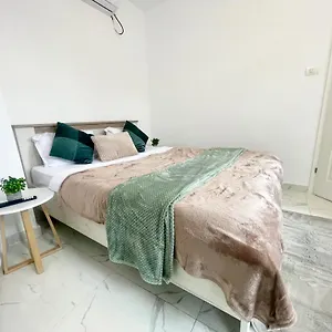 Apartament 10, Bucureşti